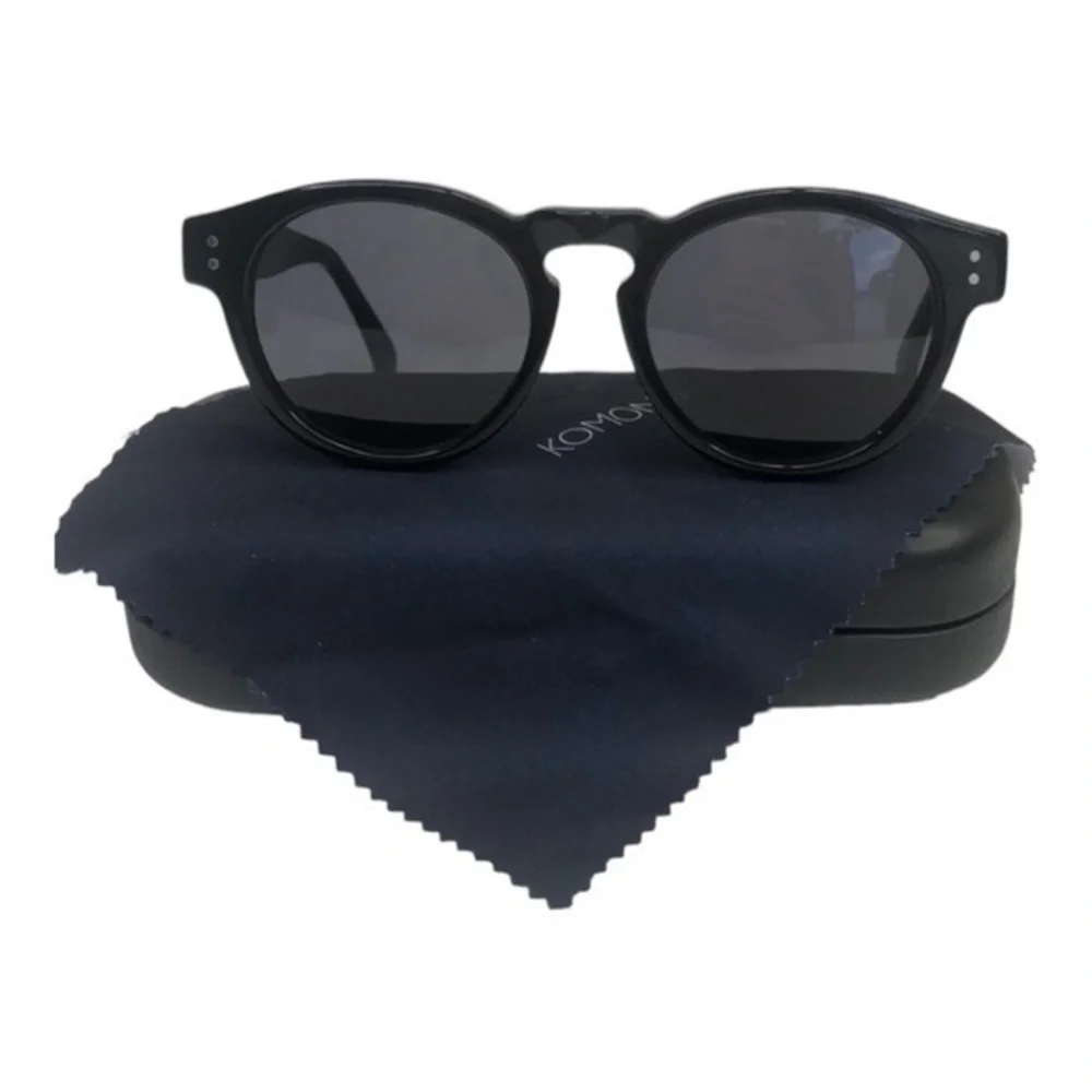Komono Sunglasses NEW Glossy Black Clement round